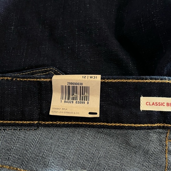 NWT Levi’s Classic Bermuda Shorts - Dark Wash Navy Contrast Stitching - Picture 10 of 11